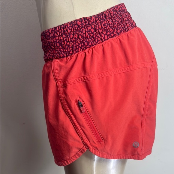 (A4)Lululemon Women's 8 Shorts
Red Grape Miss Mosaic
Alarming Tracker IIIRunning - Picture 2 of 13